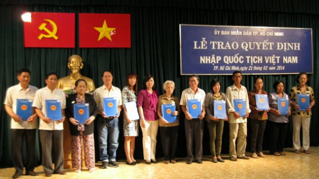 Sớm gỡ quy định “rối” về đăng ký giữ quốc tịch Việt Nam cho kiều bào