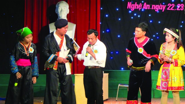 Tiết mục tham gia Hội thi Hộ tịch viên giỏi năm 2013 của huyện Quế Phong