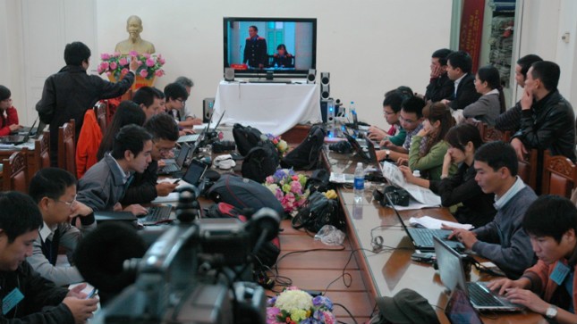 Các nhà báo tác nghiệp tại phiên tòa xét xử Dương Tự Trọng