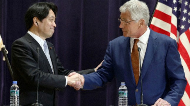Bộ trưởng Quốc phòng Nhật Bản Itsunori Onodera và người đồng cấp Mỹ Hagel. Ảnh: Kyodo