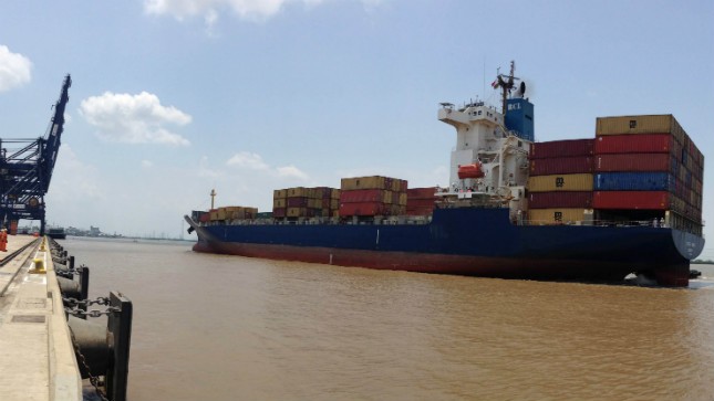 Lần đầu tiên chiếc tàu tải trọng 30.000 tấn thông luồng Soài Rạp an toàn, mở ra kỳ vọng mới trong phát triển kinh tế cảng biển ở TP.HCM