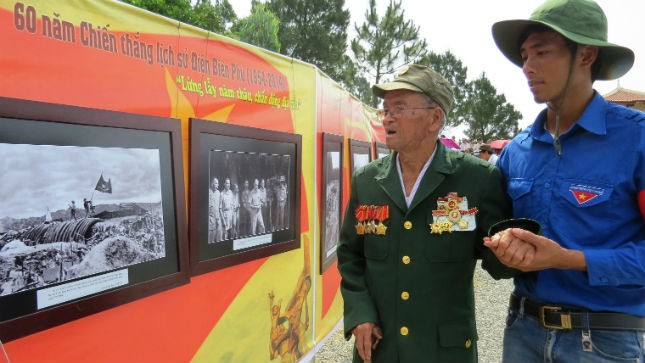 Triển lãm ảnh chiến thắng Điện Biên Phủ tại nơi Đại tướng yên nghỉ