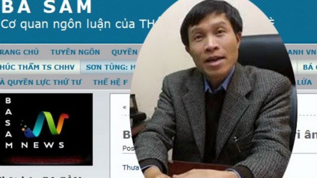Nguyễn Hữu Vinh và trang web Anh Ba Sàm. Ảnh: Khánh Tùng