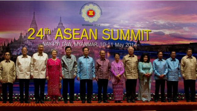 Thủ tướng Nguyễn Tấn Dũng và các lãnh đạo ASEAN trước phiên họp toàn thể. Ảnh: AP