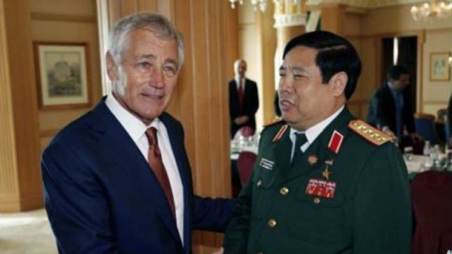 Bộ trưởng Quốc phòng Mỹ Chuck Hagel gặp gỡ Bộ trưởng Quốc phòng Việt Nam Phùng Quang Thanh