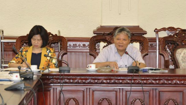 Bộ trưởng Hà Hùng Cường và Thứ trưởng Nguyễn Thúy Hiền tại cuộc họp