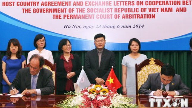 Ký Hiệp định giữa Chính phủ Việt Nam , Tòa Trọng tài thường trực (PCA) với Tổng thư ký Tòa trọng tài thường trực Hugo Hans Siblesz
