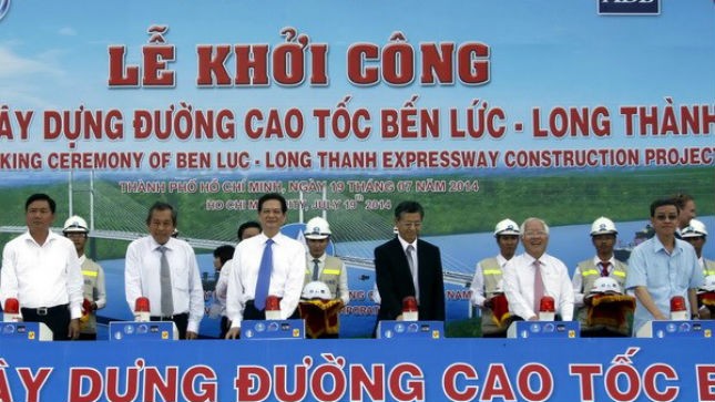 Thủ tướng Nguyễn Tấn Dũng bấm nút Lễ khởi công đường cao tốc Bến Lức - Long Thành