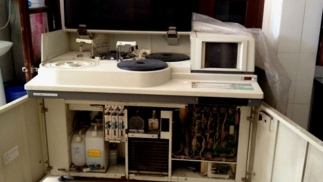 Chiếc máy xét nghiệm sinh hóa Hitachi 717 của Bệnh viện Đa khoa Thường Tín vừa bị Sở Y tế tịch thu