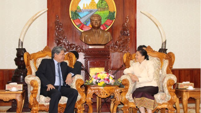 Chủ tịch Quốc hội Lào tiếp xã giao Bộ trưởng Hà Hùng Cường