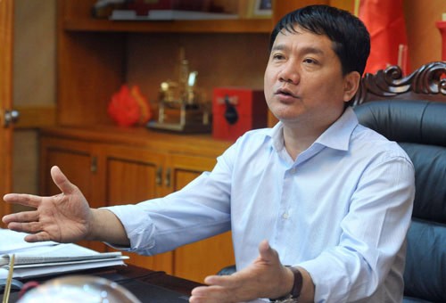 Bộ trưởng Đinh La Thăng đã đặt câu hỏi thú vị “Xã hội đó là xã hội gì?”, dành cho Đại tá Trần Sơn Hà - Cục trưởng Cục Cảnh sát giao thông đường bộ - đường sắt (C67, Bộ Công an)