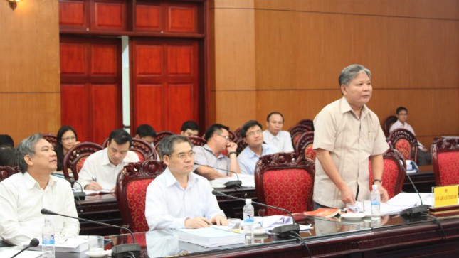 Bộ trưởng Bộ Tư pháp Hà Hùng Cường phát biểu tại phiên họp