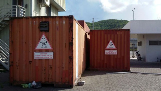 Gần 7000 lít dầu PCB cực độc đang chứa trong 2 container