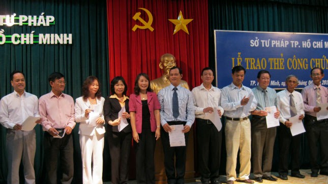 Một buổi lễ trao Thẻ Công chứng viên tại Sở Tư pháp thành phố Hồ Chí Minh