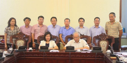 Thứ trưởng Nguyễn Thúy Hiền và Thứ trưởng Phan Chí Hiếu ký kết biên bản bàn giao công tác