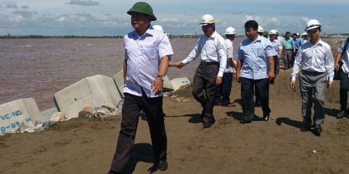 Bộ trưởng Thăng thúc tiến độ cụm công trình luồng qua cửa Lạch Giang