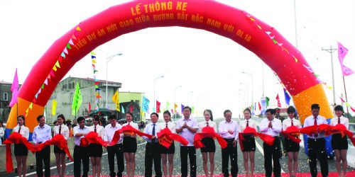Nghệ An: Thông xe cầu vượt đường sắt Bắc - Nam với quốc lộ 1A 