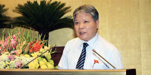 Bộ trưởng Bộ Tư pháp Hà Hùng Cường báo cáo công tác trước Quốc hội tại Kỳ họp thứ 8