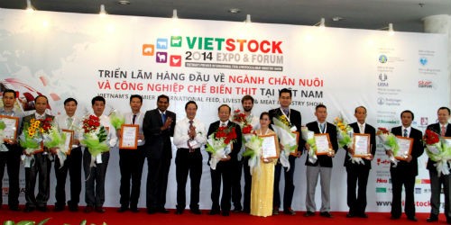 Trang trại Vinamilk là trang trại bò sữa xuất sắc nhất Việt Nam năm 2014