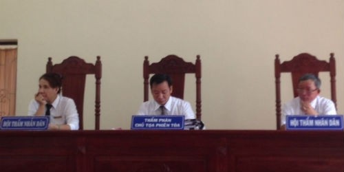 Hội đồng xét xử do Thẩm phán Trương Cao Sơn làm chủ tọa