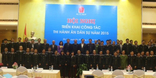 Phó Thủ tướng Nguyễn Xuân Phúc chụp ảnh cùng các đại biểu
