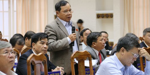 Ông Nguyễn Cảnh, Bí thư Huyện ủy Phú Ninh chất vấn vụ 2 Cty vàng nợ thuế tại HĐND tỉnh