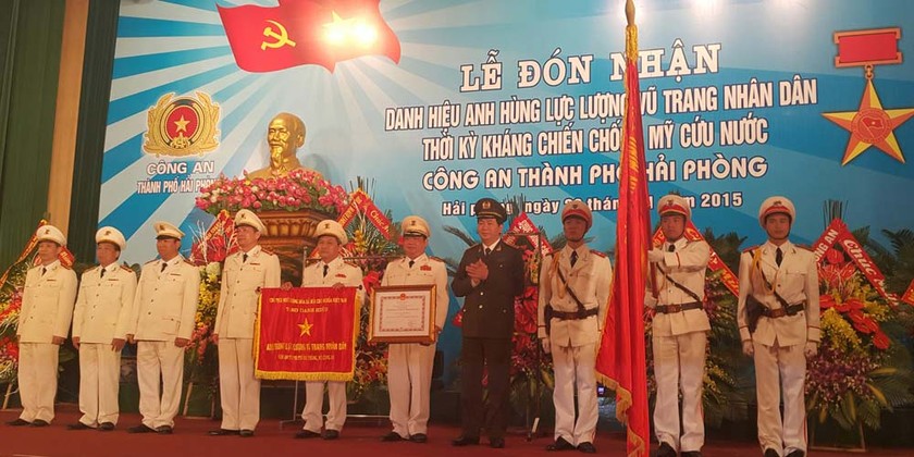 Đại tướng Trần Đại Quang trao tặng Danh hiệu AHLLVTND cho CA TP Hải Phòng