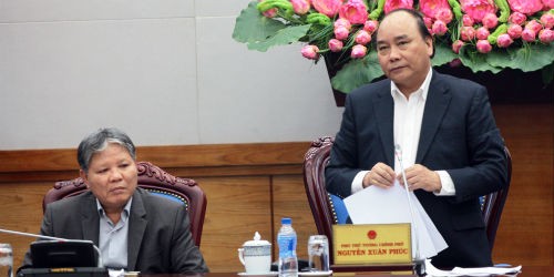 Phó Thủ tướng Nguyễn Xuân Phúc và Bộ trưởng Hà Hùng Cường tại buổi họp.