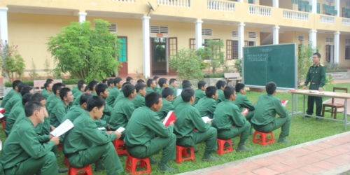 Một buổi huấn luyện giáo dục pháp luật tại Tiểu đoàn 18