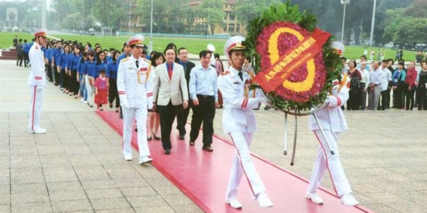 Đoàn Thanh niên Bộ Tư pháp dâng hương, báo công tại Lăng Chủ tịch Hồ Chí Minh