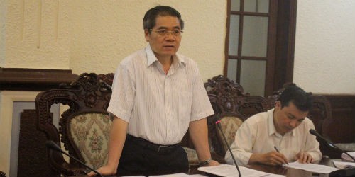 Thứ trưởng Đinh Trung Tụng tại cuộc họp