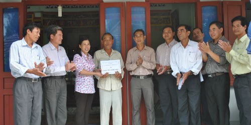 Trao nhà tình thương cho gia đình ông Nguyễn Điệt ở xã An Hải, huyện Lý Sơn