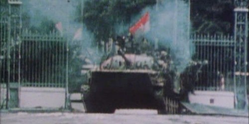 Xe tăng thuộc lực lượng thọc sâu của Quân đoàn 2 đánh chiếm Dinh Độc Lập