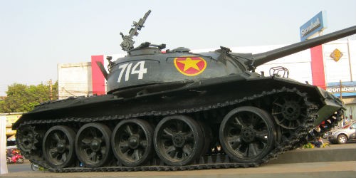 Chiếc xe tăng 714 đầu tiên tiến vào giải phóng thị xã Long Khánh