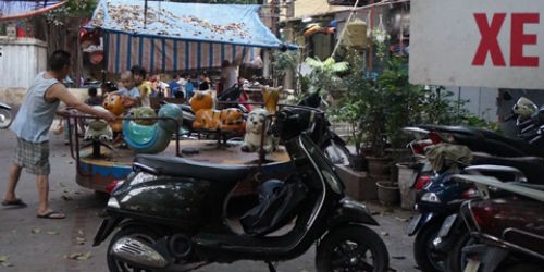 Nhiều vườn hoa, sân chơi ở Hà Nội bị phá hủy, lấn chiếm cho các mục đích thương mại