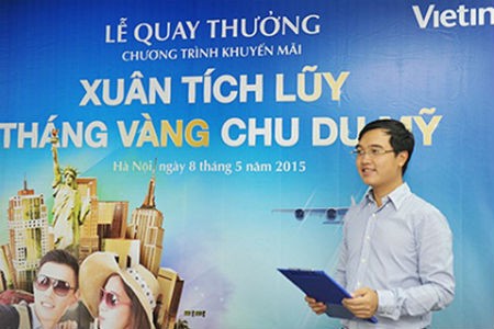 Phó Giám đốc Khối Bán lẻ VietinBank Vũ Trung Thành công bố mã số trúng giải cao nhất của chương trình