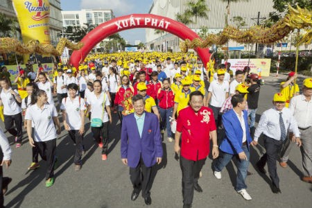 Number 1 tài trợ đi bộ ủng hộ đoàn thể thao Việt Nam