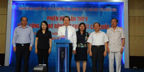 Phó Thủ tướng Vũ Văn Ninh nhấn nút công bố mở rộng Cơ chế một cửa quốc gia với 3 Bộ: Y tế, Tài nguyên và Môi trường, Nông nghiệp và Phát triển nông thôn
