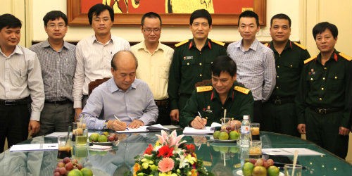Lễ ký Hợp đồng triển khai Dự án BOT quốc lộ 1A Bắc Bình Định giữa lãnh đạo Bộ Giao thông Vận tải và nhà đầu tư vào tháng 10/2013