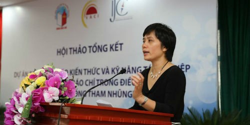 Cô Đỗ Thu Hằng, Chủ nhiệm Câu lạc bộ phát biểu trong buổi lễ tổng kết đợt 1