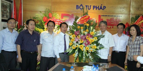 Bộ trưởng Hà Hùng Cường chúc mừng Báo Pháp luật Việt Nam