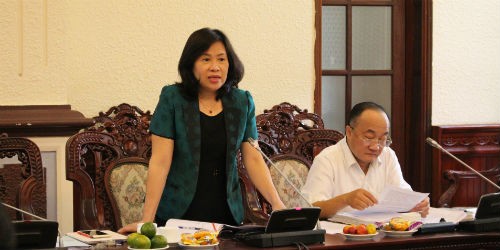 Thứ trưởng Bộ Tư pháp Nguyễn Thúy Hiền phát biểu tại cuộc họp