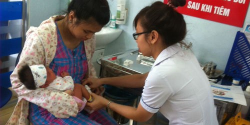 Tiêm “vét” vắc xin ở Bệnh viện Nhi Trung ương: Mô hình cần nhân rộng