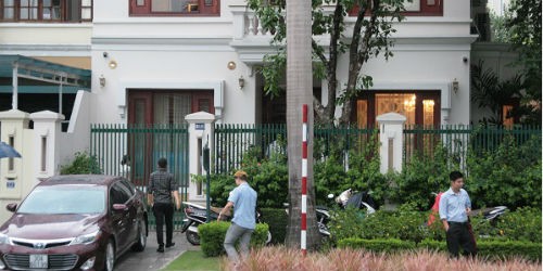 Cơ quan cảnh sát điều tra Bộ Công an thực hiện lệnh khám xét nơi ở của ông Nguyễn Xuân Sơn