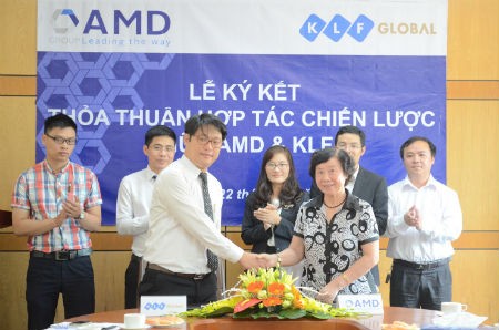 Đại diện lãnh đạo AMD và KLF ký kết Thỏa thuận hợp tác chiến lược