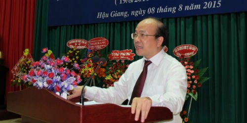 Thứ trưởng Phan Chí Hiếu phát biểu tại buổi họp mặt 5 năm thành lập trường