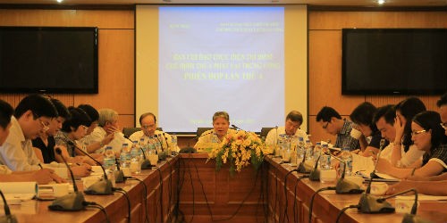 Bộ trưởng Hà Hùng Cường - Trưởng ban Chỉ đạo thực hiện thí điểm chế định Thừa phát lại Trung ương chủ trì phiên họp