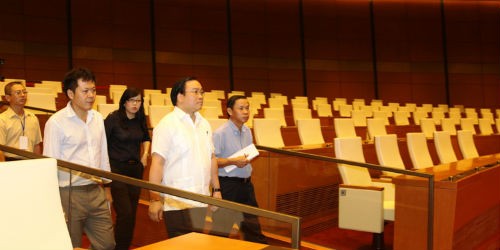 Phó Thủ tướng Hoàng Trung Hải trong một lần đi kiểm tra công trình Nhà Quốc hội. Ảnh VGP/Nguyên Linh