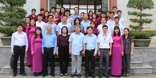 Bộ trưởng Hà Hùng Cường chụp ảnh cùng cán bộ chủ chốt Sở Tư pháp, Cục Thi hành án dân sự Tuyên Quang