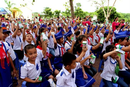 Năm 2015: Vinamilk dành 8 tỷ đồng cho Quỹ sữa “Vươn Cao Việt Nam”